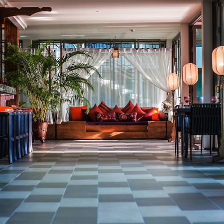 Fusion Suites Phuket Patong Buitenkant foto The lobby of the hotel
