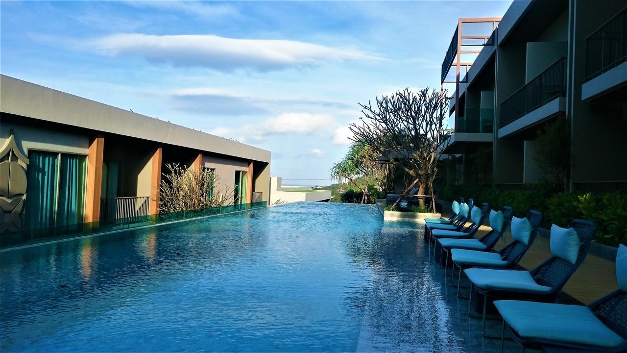 Fusion Suites Phuket Patong Buitenkant foto The swimming pool at the hotel