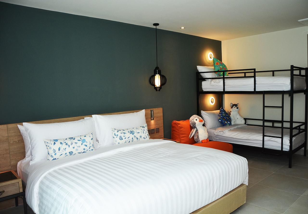 Fusion Suites Phuket Patong Buitenkant foto Family room at the hotel