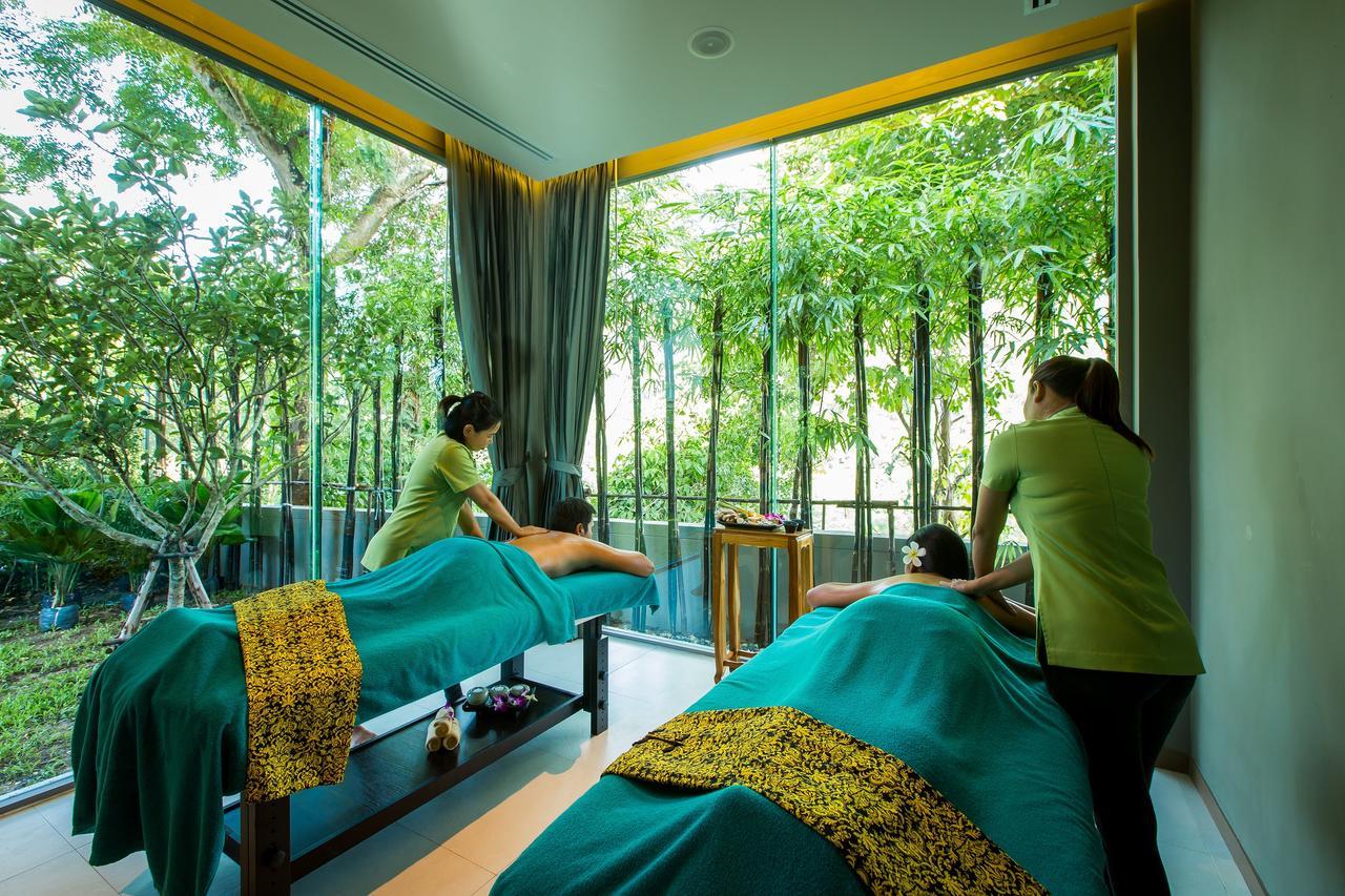 Fusion Suites Phuket Patong Buitenkant foto Thai massage