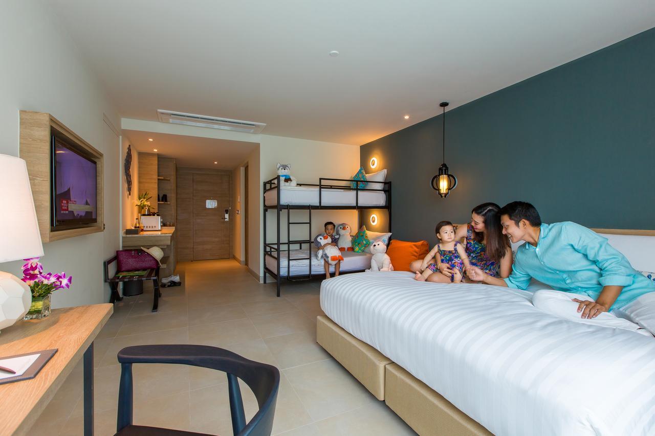 Fusion Suites Phuket Patong Buitenkant foto Family room at the hotel